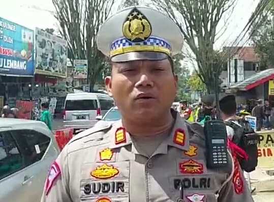 Atasi Kemacetan di Kawasan Lembang, Satlantas Polres Cimahi Berlakukan One Way