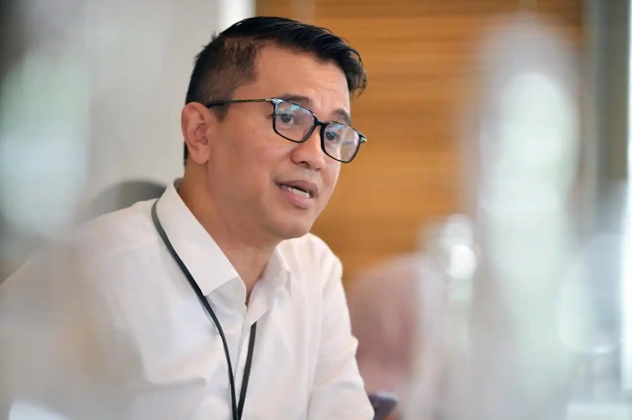 Corporate Secretary BTN Ramon Armando