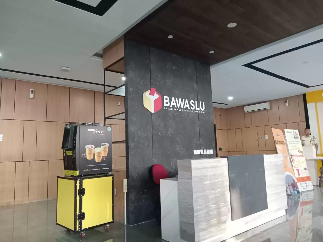 Jokowi Naikkan Tukin Setjen Bawaslu RI, Pengamat : Jangan-jangan agar Bawaslu Tutup Mata terhadap Pelanggaran Pemilu Paslon 02
