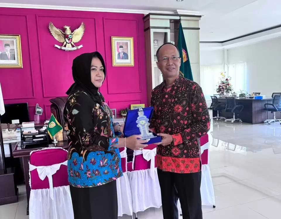 Bupati Buru Selatan Dorong Universitas Terbuka Buka Prodi Bahasa Mandarin
