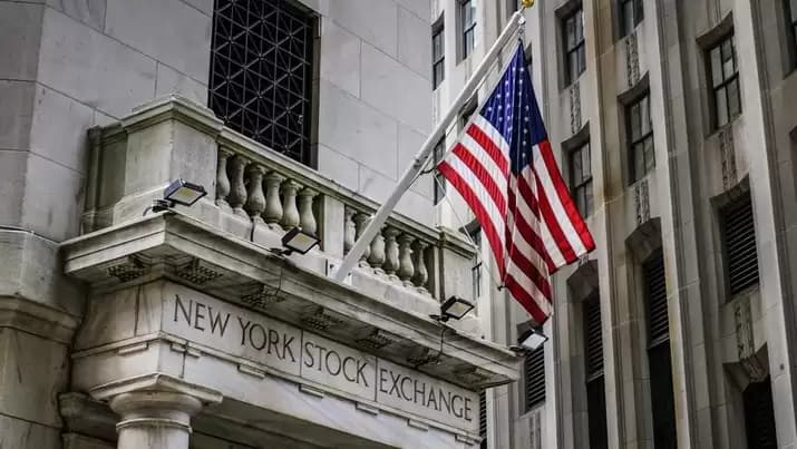Wall Street Ditutup Mixed, Dow Jones dan S&P Negatif