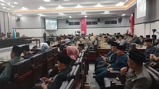 Suasana rapat paripurna DPRD Blitar (Foto: Dok MI)