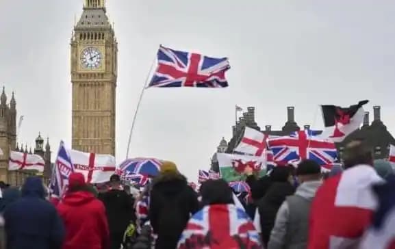 Demo Anti-Imigran di London