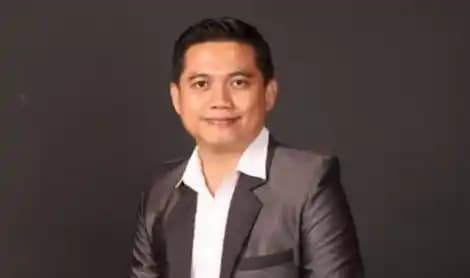 Dwi Hartono (DH)