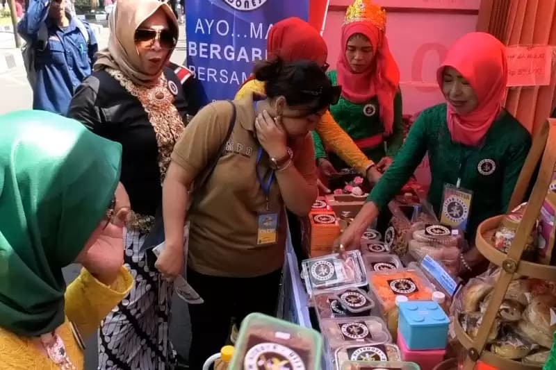 Perempuan Indonesia Dominasi Industri Kecil