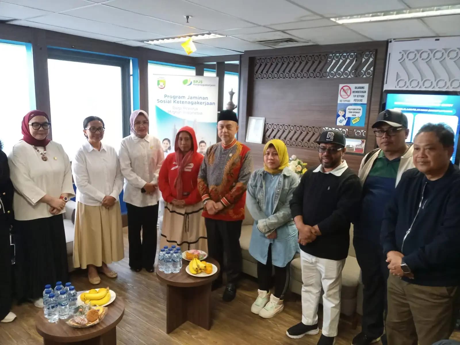 Tamsil Linrung, Filep Wamafma dan Agita Nurfianti dan lainya (Foto: Dok MI/Jiani)