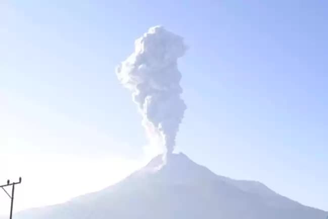 Foto Gunung Lewotobi Laki-laki