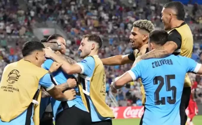 Foto Para Pemain Uruguay Rayakan Gol
