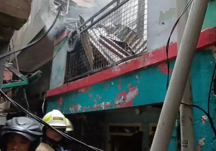 Foto Petugas Kebakaran Berada di TKP
