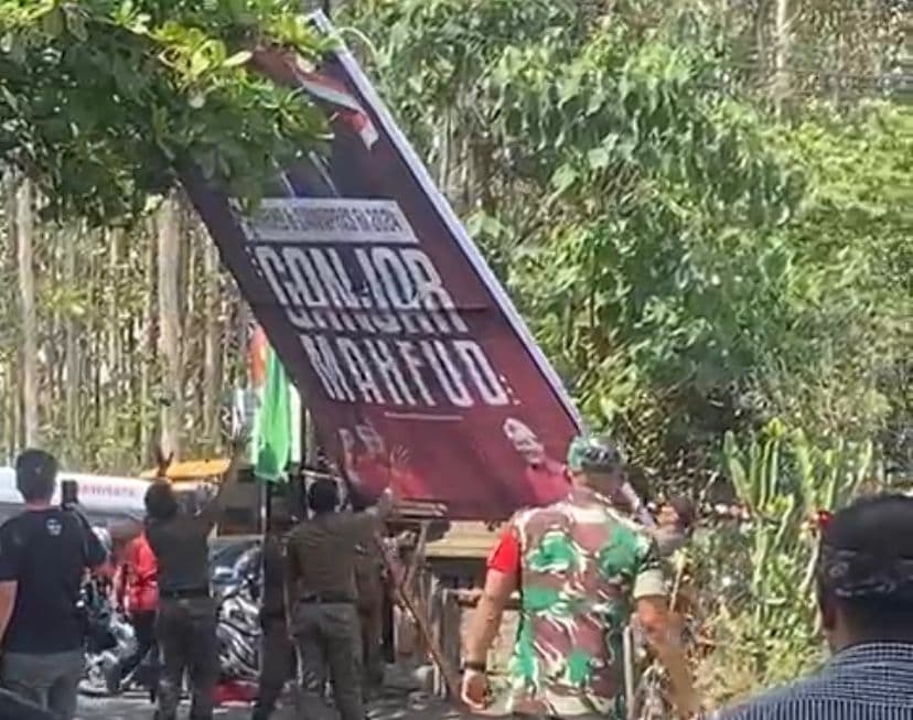 Joko Widodo Kunker ke Bali, Bendera PDIP dan Baliho Ganjar-Mahfud Dicopot