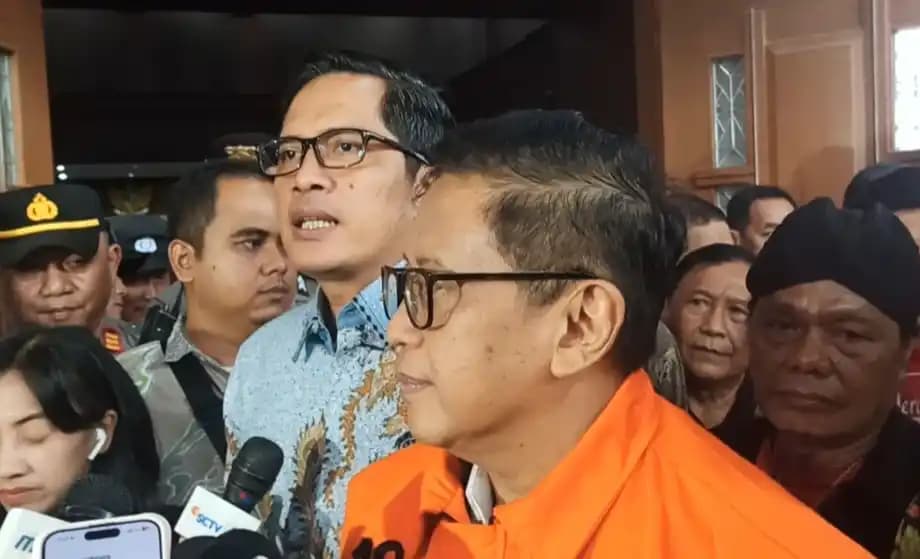 Hasto bersama kuasa hukumnya, Febri Diansyah