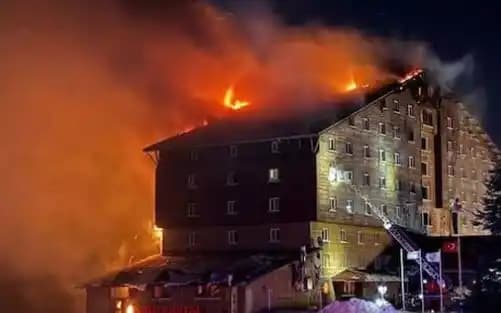 Hotel Grand Kartal di Turki ludes terbakar