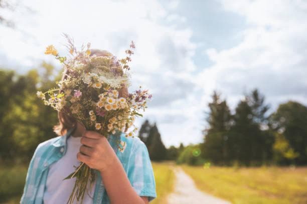 4 Warna Terbaik untuk Dipakai Jika Anda Seorang Introvert