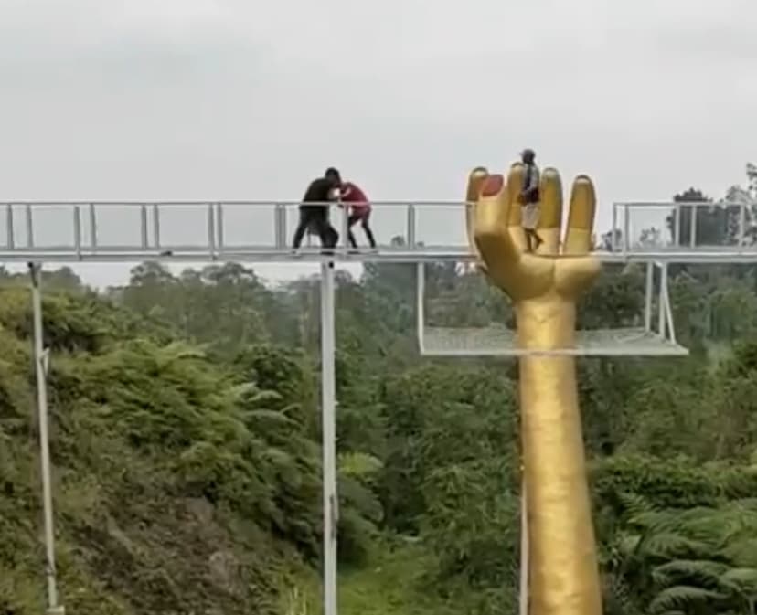 Begini Kronologi Jembatan Kaca di Banyumas Pecah, Tewaskan Wisatawan