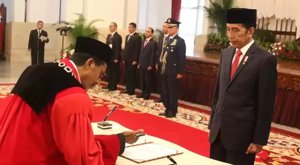 Jokowi lantik Suhartoyo sebagai ketua MK