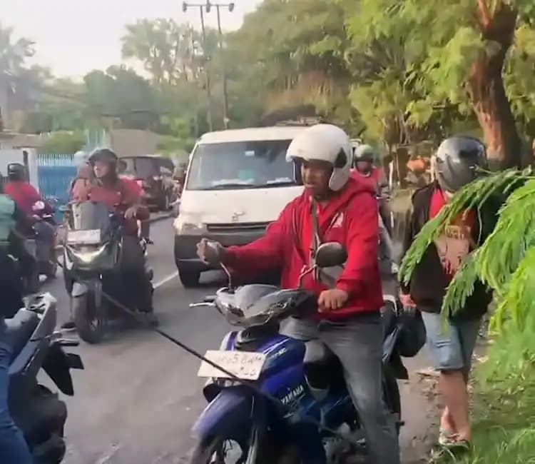 kabel udara menjuntai
