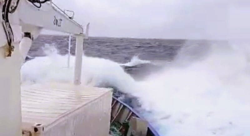 Waspada Gelombang Hingga 4 Meter di Sejumlah Perairan Indonesia
