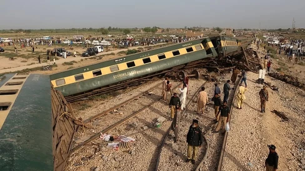 Kereta Api Tergelincir di Pakistan, 30 Orang Tewas