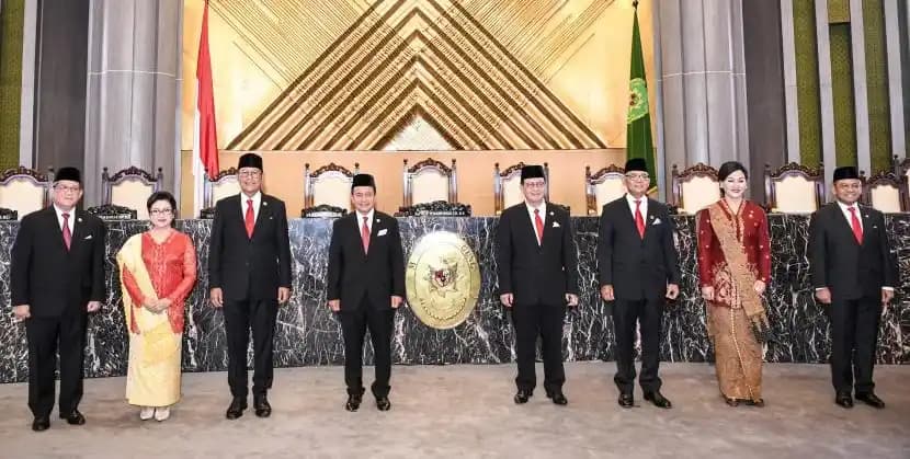 Komisioner OJK