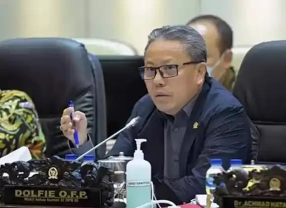 KPK Periksa Dolfie