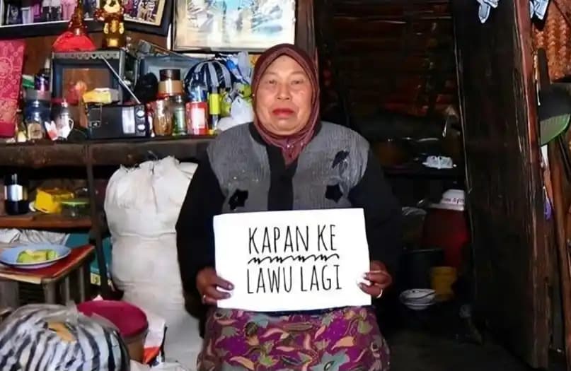 Mbok Yem pemilik warung di puncak Gunung Lawu