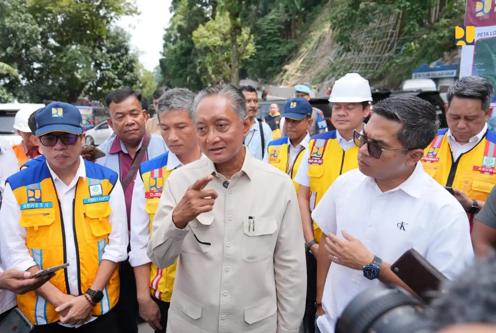 Menteri PU tinjau longsor