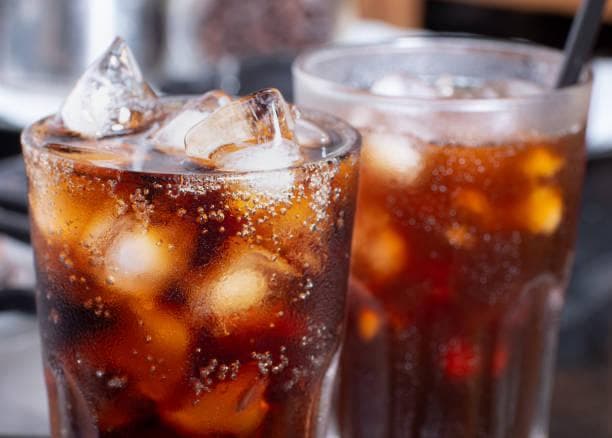 7 Bahaya Minuman Bersoda bagi Kesehatan Tubuh