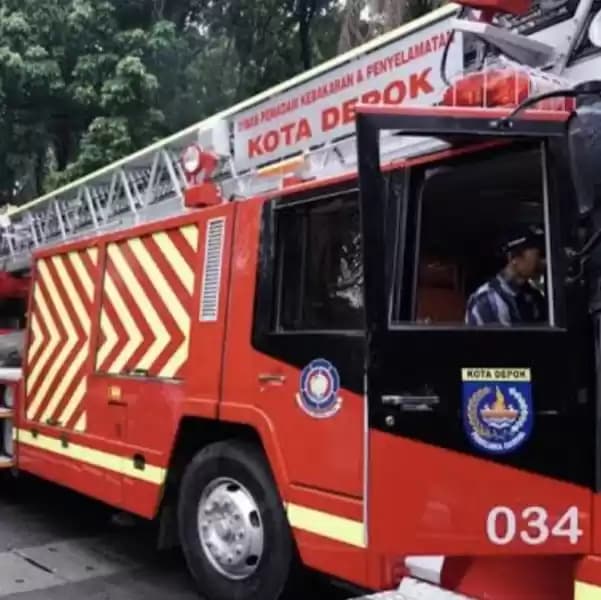 Mobil Damkar Depok