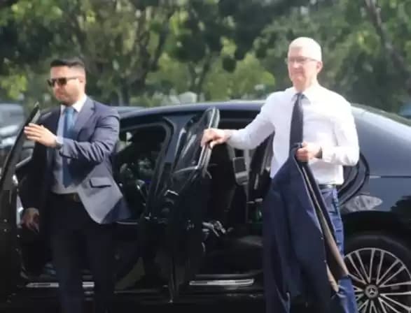 Mobil sedan mewah CEO Aple Tim Cook