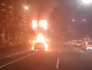 Mobil terbakar