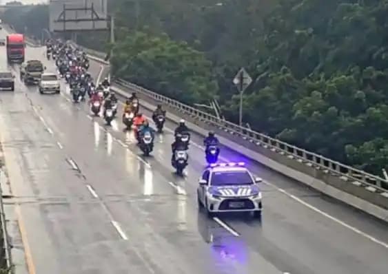 Motor Masuk Tol Wiyoto Wiyono