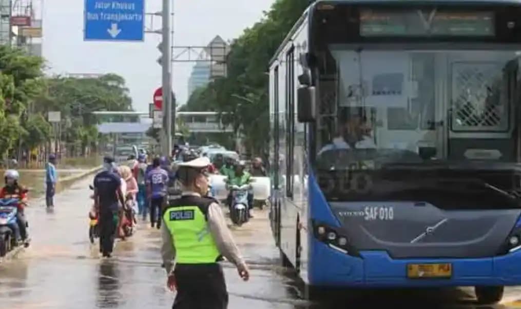 Operasional TransJakarta Disesuaikan