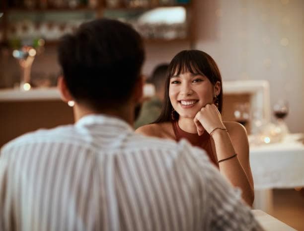 6 Hal yang Diperhatikan Seseorang Tentang Anda Saat Kencan Pertama