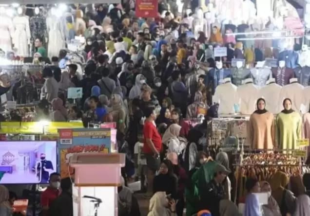 Pengunjung Pasar Tabah Abang