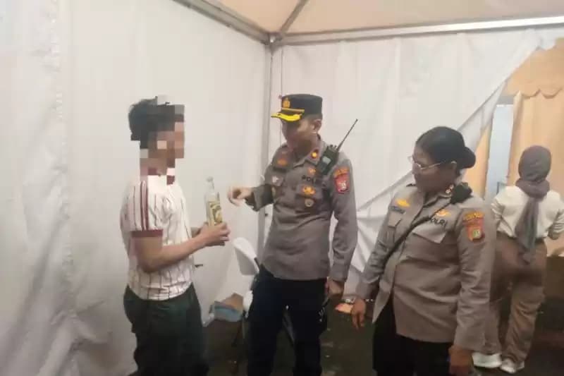 penonton bawa miras