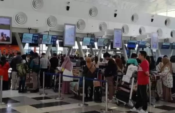 Penumpang Bandara Kualanamu