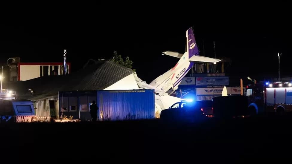 Pesawat Cessna Tabrak Hanggar di Polandia Tewaskan 5 Orang