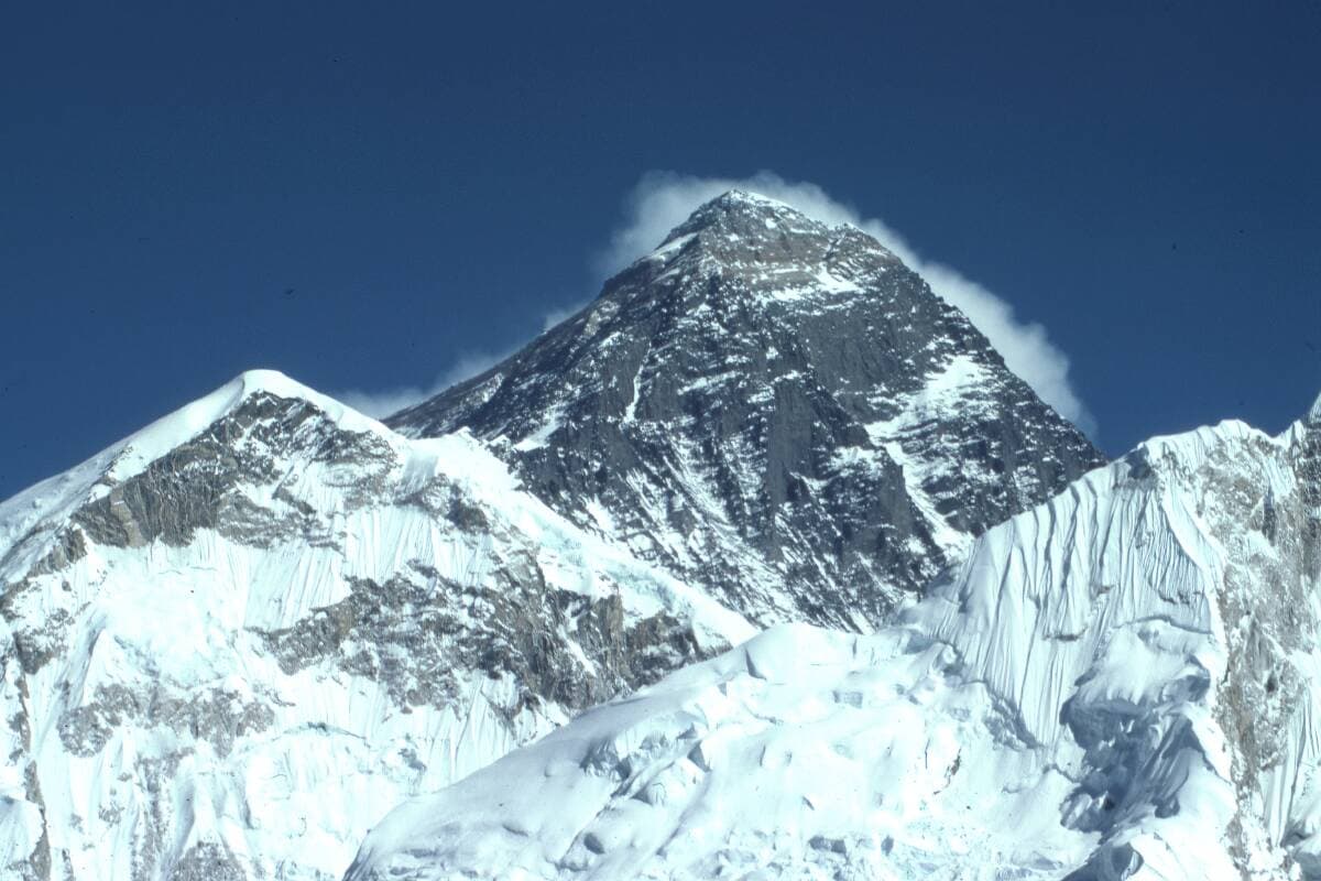 Rita Sherpa dari Nepal, Pecahkan Rekor Terbanyak Mendaki Gunung Everest