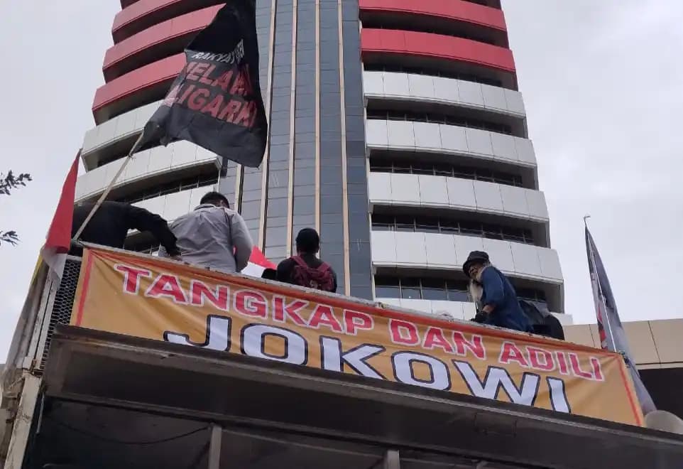 Tangkap dan adili Jokowi