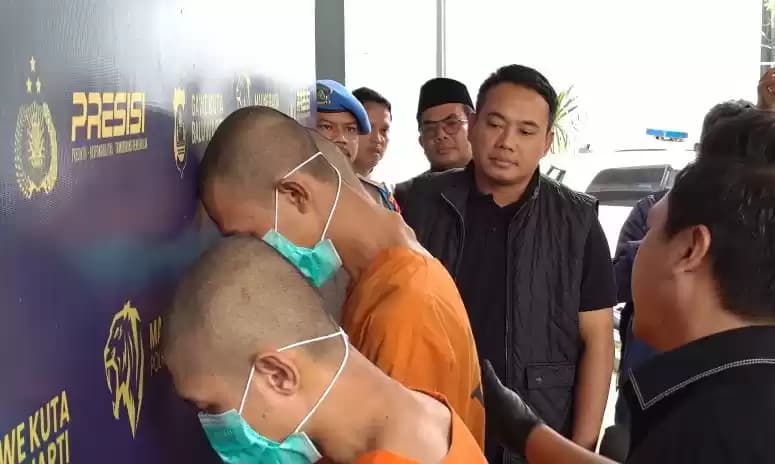 Tiga pelaku gengster