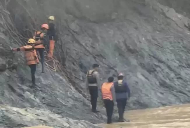 Tim SAR Gabungan cari korban longsor