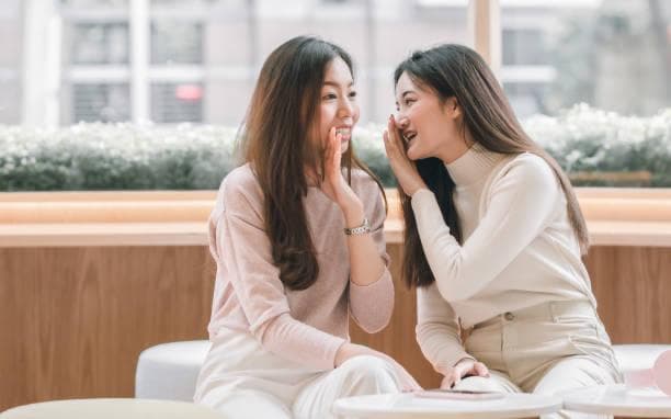 Cek 7 Tanda Anda Mungkin Jadi Bahan Gosip Teman-Teman Anda