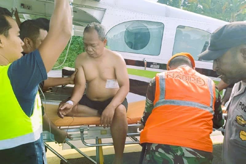 Polisi Evakuasi Dua korban Penembakan KKB