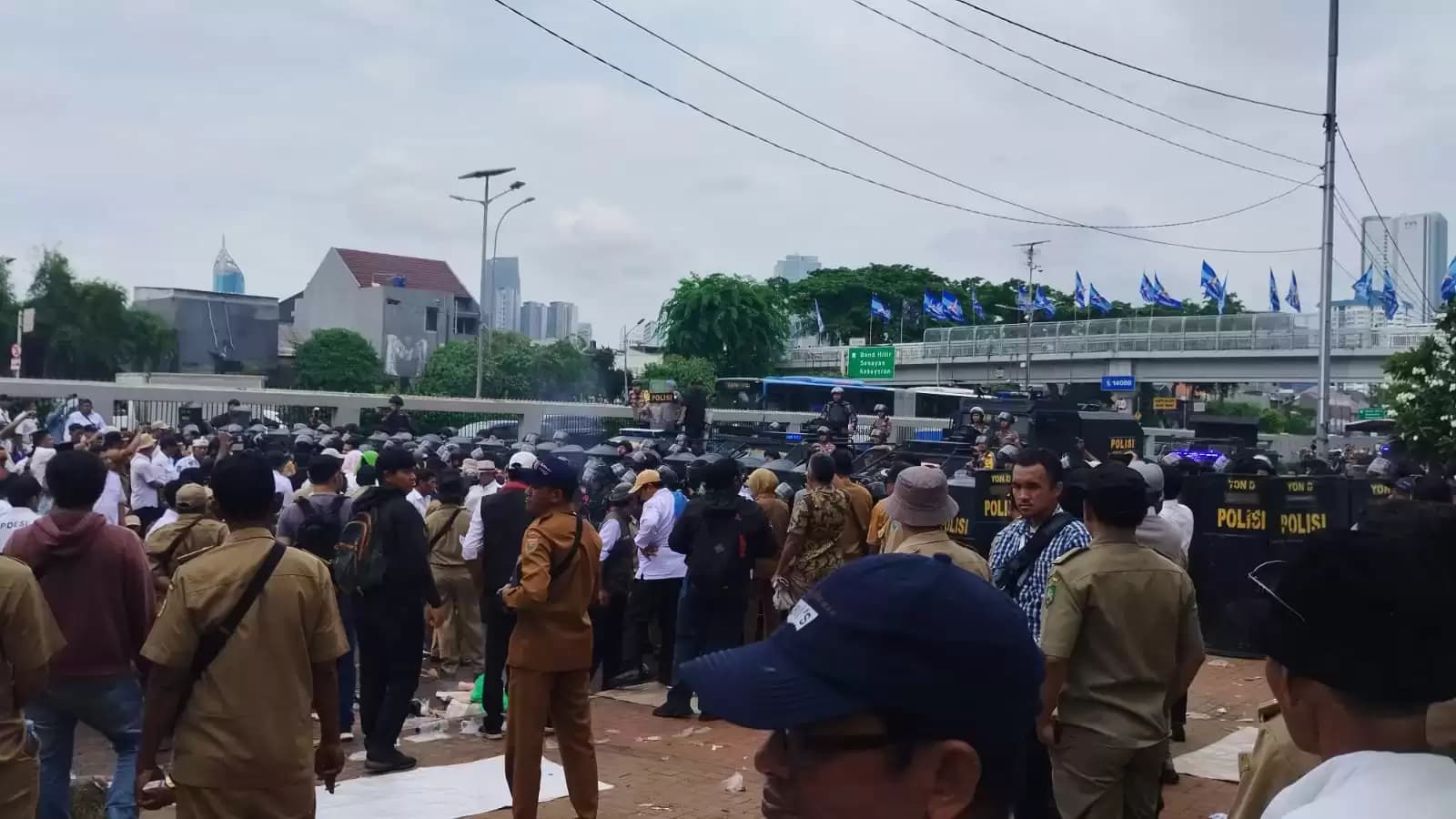 Ada Demo APDESI di DPR, Arus Lalu Lintas Dialihkan