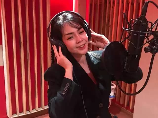 Lagu Pinjam Dulu Seratus Nge-Hits, Ayy Srie Tak Menyangka