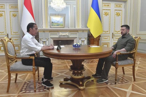 Ternyata Ini yang Dibahas Presiden Volodymyr Zelensky Bersama Presiden Jokowi di Kyiv