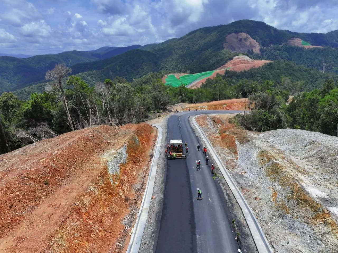 Jalan Trans Papua Satukan Wilayah dan Tingkatkan Ekonomi Lokal