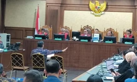 Jaksa dan Pengacara Nadiem ‘Bentrok’ di Sidang Chromebook, Ruang Sidang Memanas Gegara Pertanggungjawaban Menteri Jakarta – Sidang kasus dugaan korupsi pengadaan Chromebook dan Chrome Device Managemen