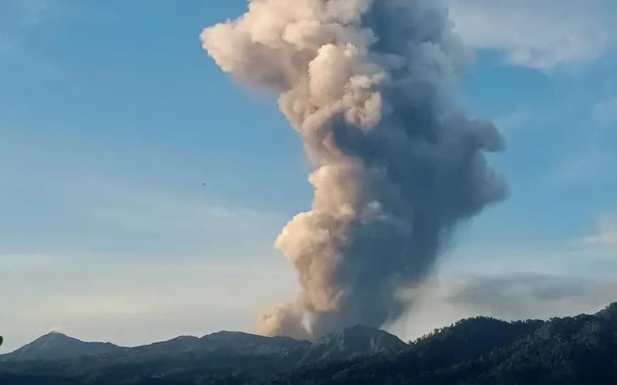 Gunung Dukono Meletus, Dua Pendaki asal Singapura Tewas