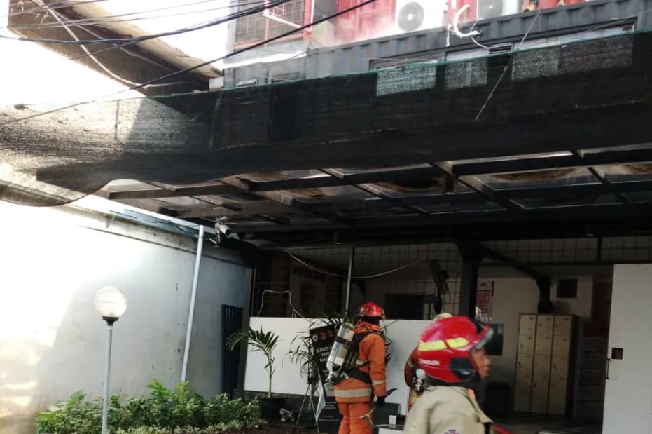 Korsleting AC Diduga Picu Kebakaran Ruang Arsip Polres Pelabuhan Tanjung Perak